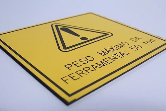 Adquira já as etiquetas em policarbonato da Edicolor