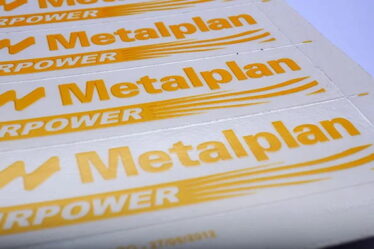 Vantagens de usar etiquetas em vinil adesivo para identificar produtos