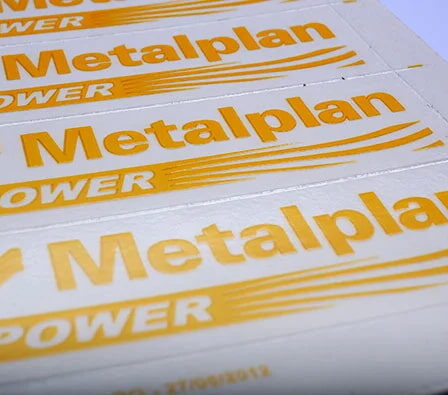 Vantagens de usar etiquetas em vinil adesivo para identificar produtos